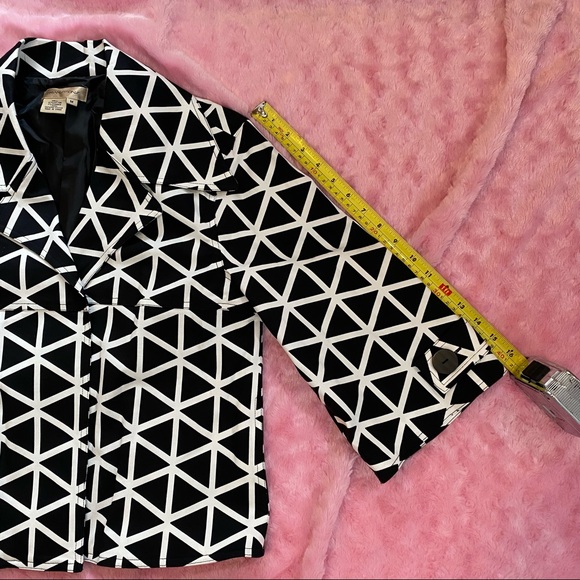 Transitions Crop Jacket - Picture 10 of 11